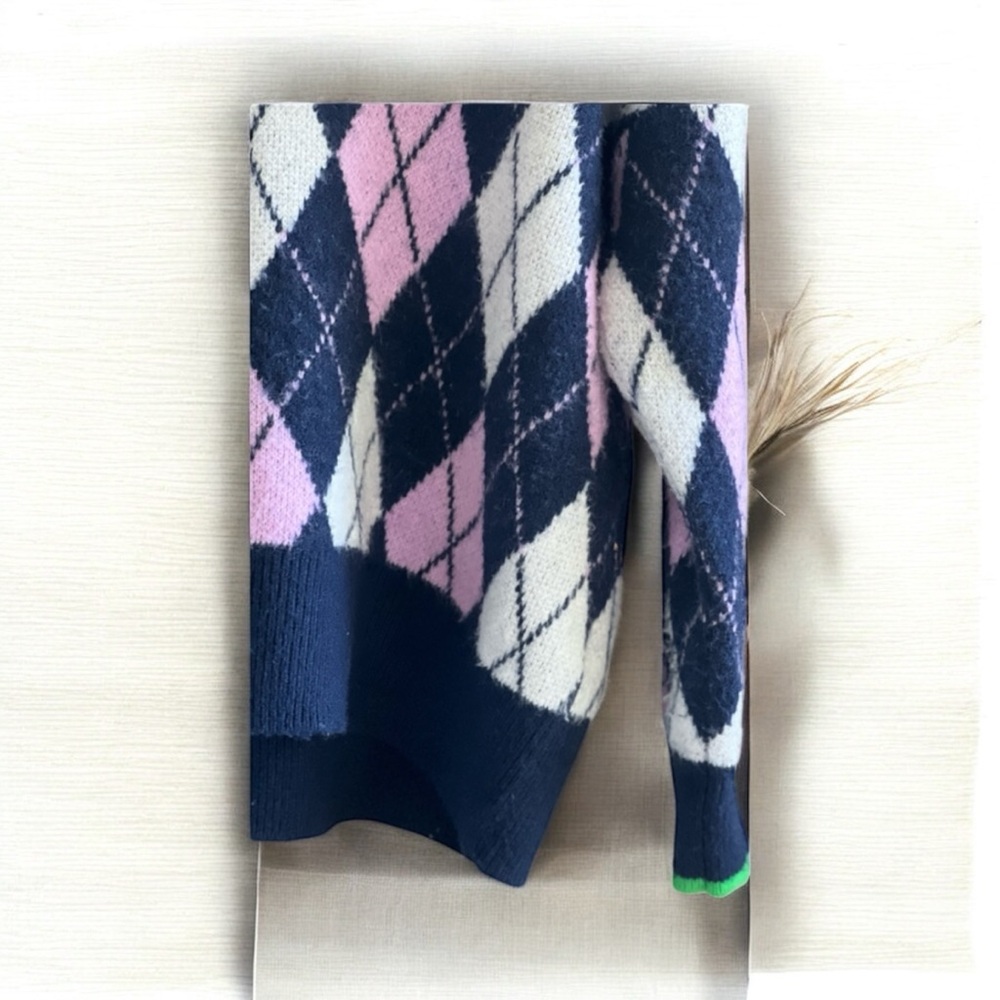 On 34th Women's Argyle V-Neck Drop-Shoulder Sweater. - Picture 14 of 16